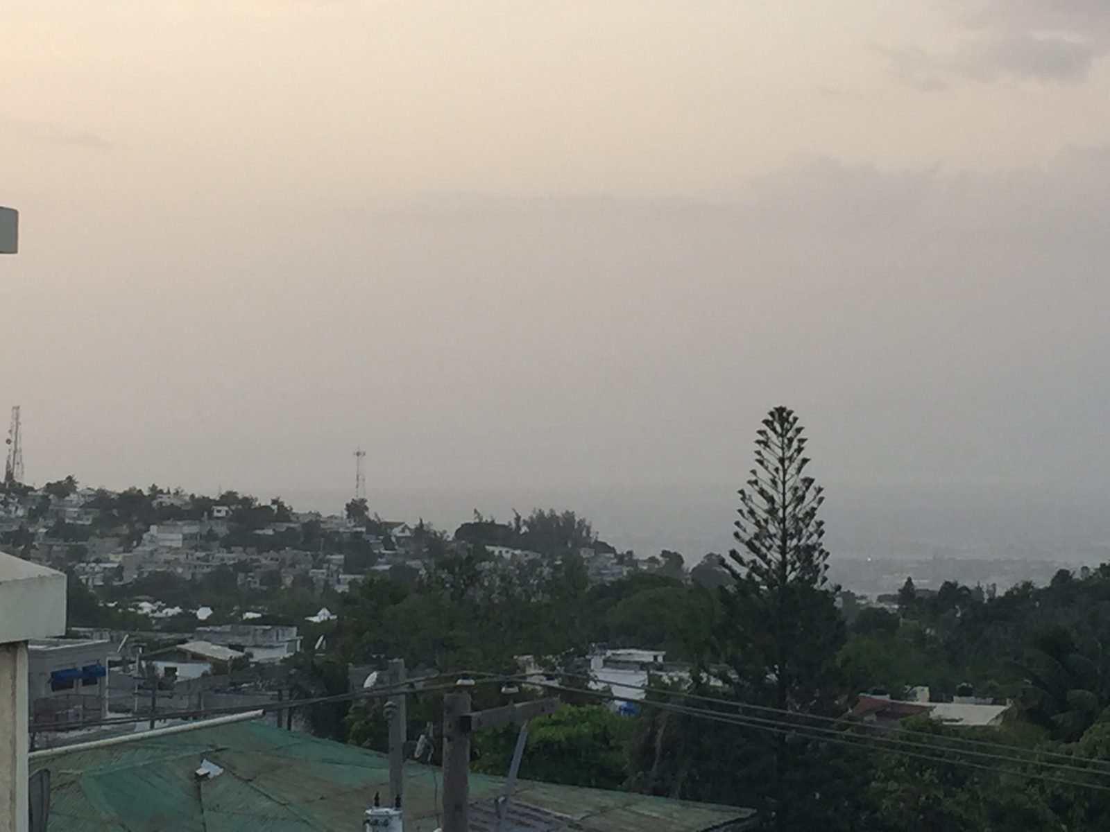 Vue de Pétion-Ville, Haïti, où siège l'Association HUMARIS